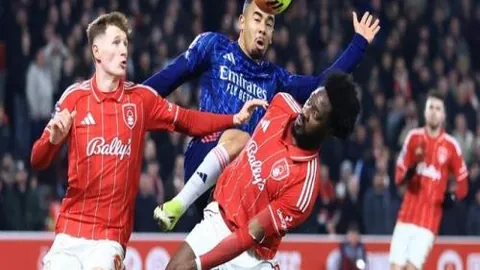 阿圭罗建功，托雷斯助力，曼城2-0战胜水晶宫